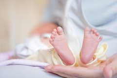 卵巢早衰患者通过杰特宁试管技术喜获男宝